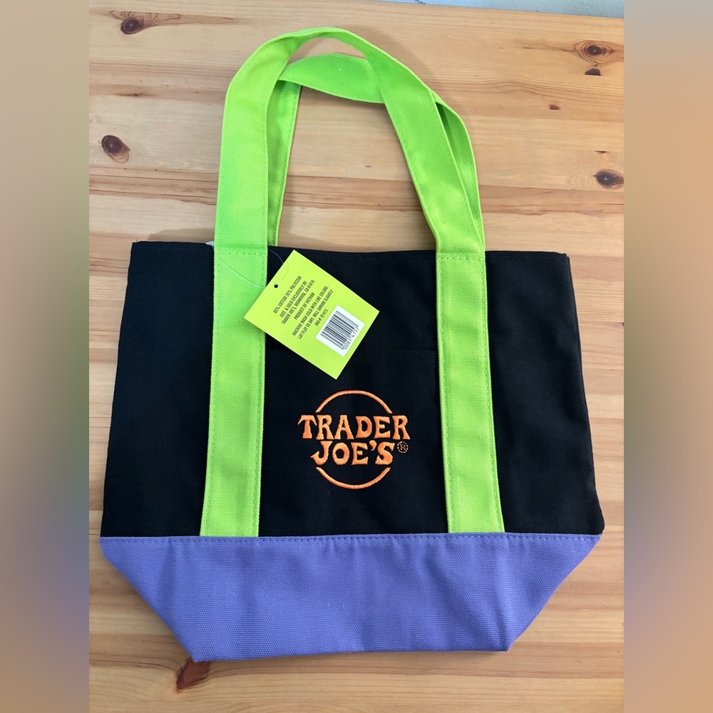 🆕 Trader Joe’s Tote Bag- Halloween